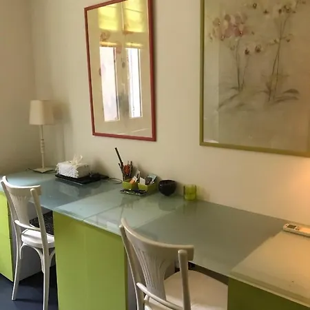 Homestay 1 Personne Avec Terrasse Centre 3 Nuits Min , Femme Uniquement