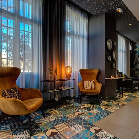 Alex & Hotel 3*