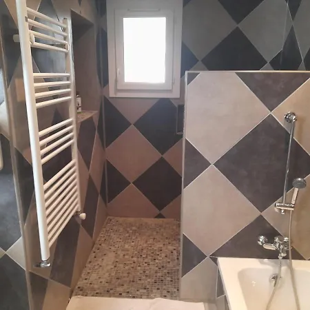 Familiale Avec Exterieur Sympas Pour Profite Du Soleil Appartement Marseilles