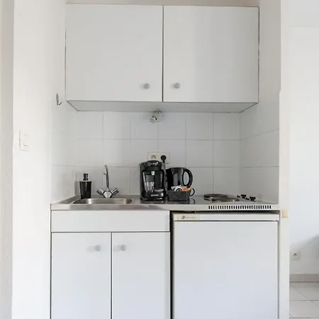 Jolie T2 De 30m2 Avec Terrasse Metro Timone A 5 Min *