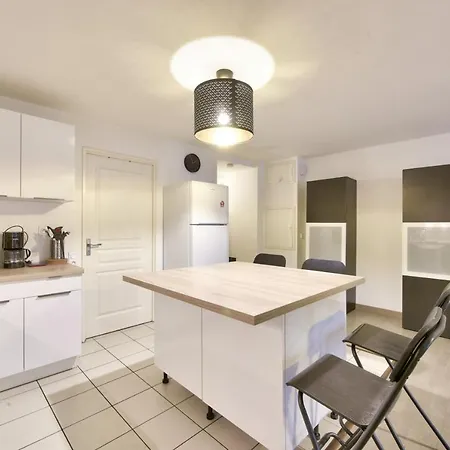 Modern 2 Bedroom Flat 3min From The Vieux Port * Marsella