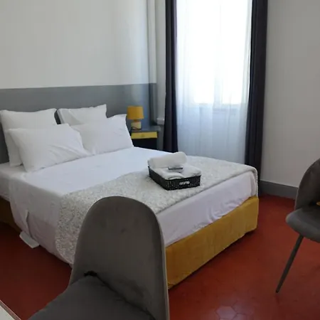 Apartment La Plaine Cours Julien: Creative Quarter Private *