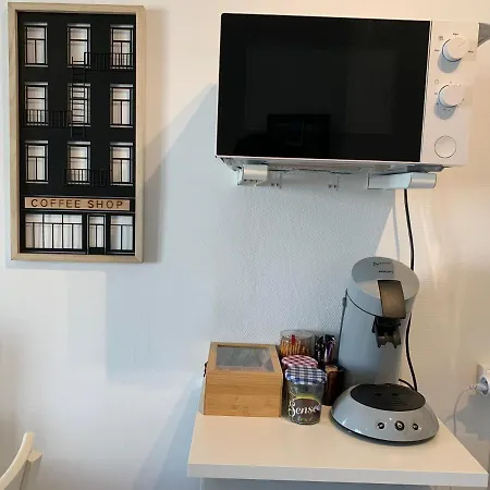 Entièrement Rénové, Ensoleillé, à 3mn De La Gare St Charles, Avec La Vue Sur Notre-dame De La Garde Appartement Marseille