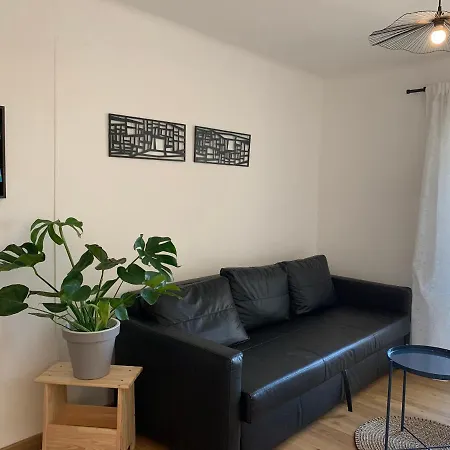 Entièrement Rénové, Ensoleillé, à 3mn De La Gare St Charles, Avec La Vue Sur Notre-dame De La Garde Appartement Marseille