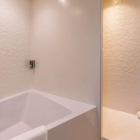 Mercure Centre Prado Vélodrome Hotel 4*