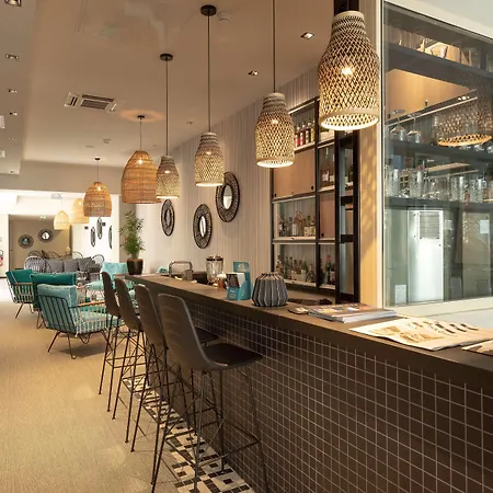 Western La Joliette Hotel 4*