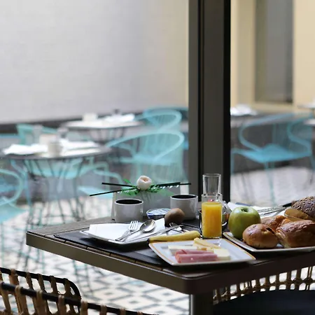 Western La Joliette Hotel 4*