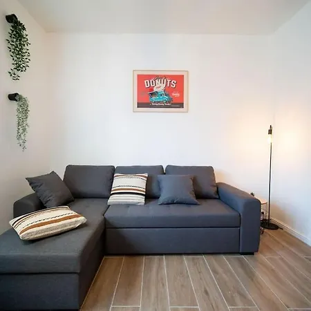 Fully Equiped Wifi Sleeps 6 *