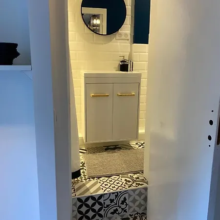 Petite Maison Typique De *