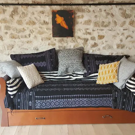 بيت ضيافة Little House With A Large Roof Garden In The Center مارسيليا