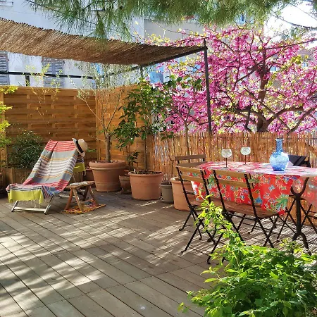 Little House With A Large Roof Garden In The Center بيت ضيافة مارسيليا