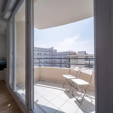 Equipe Climatise Terrasse Hopital De La Timone Marseille