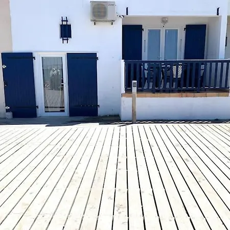 Cabanon Les Pieds Dans L'eau… *