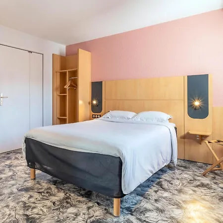 La Valentine Porte D'aubagne Hotel 3*