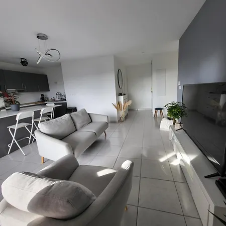 Apartment T3 Spacieux Et Paisible Avec Deux Places Parking Proche Vieux Port *
