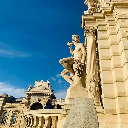 Entièrement Rénové, Ensoleillé, à 3mn De La Gare St Charles, Avec La Vue Sur Notre-dame De La Garde *