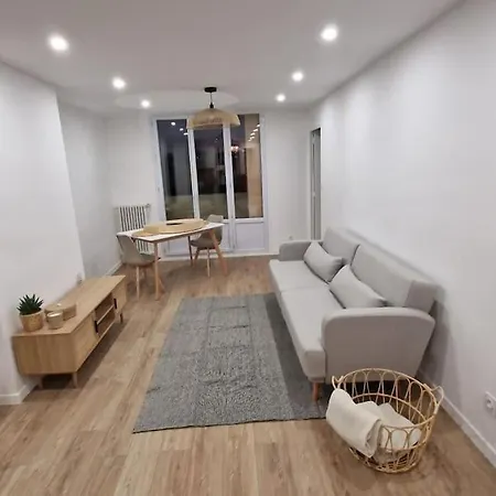 Saint Charles Apartment *