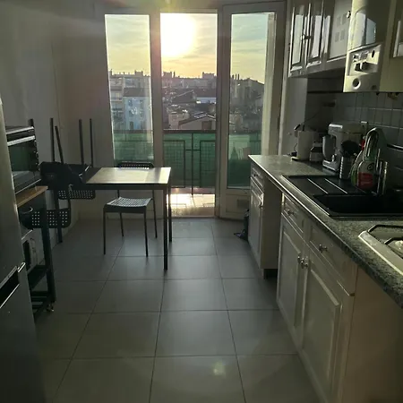 Apartment Grand Avec Balcon *