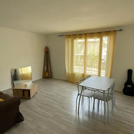Apartment Proche Centre-ville Et Calme