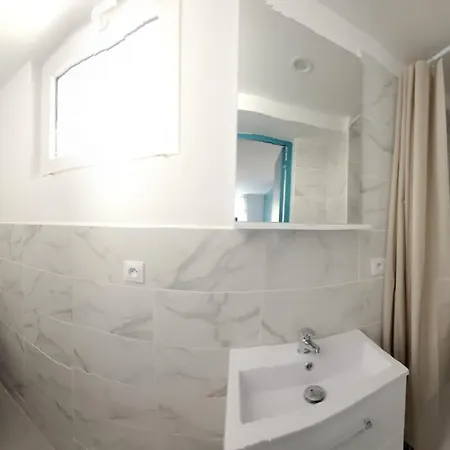Apartment Charment T2 Quartier Createurs,metro Crs Julien. Marseilles
