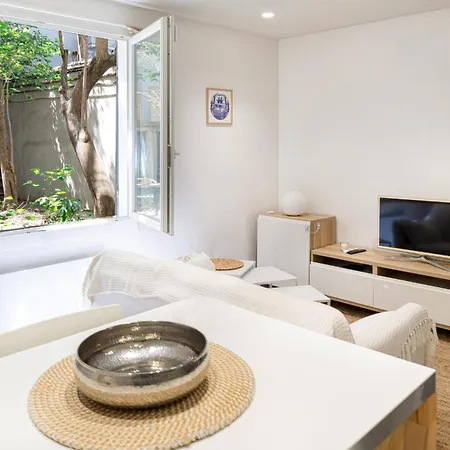37 M With Garden In * Marsilya