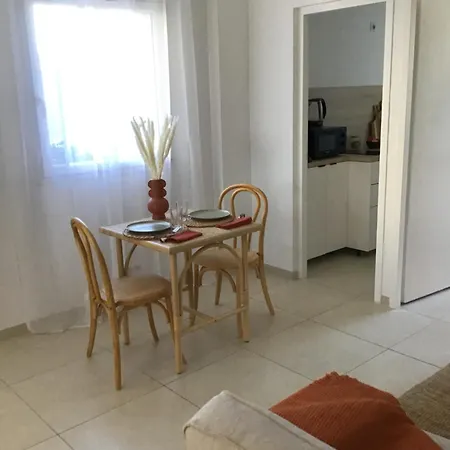 Homestay Ste Marguerite Elegant T2 Avec Terrasse *