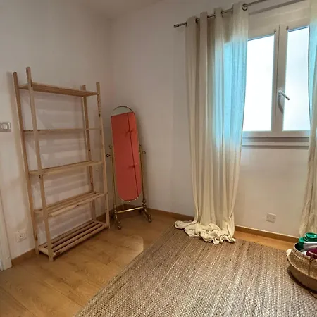 In In Palais Longchamp, Homestay *