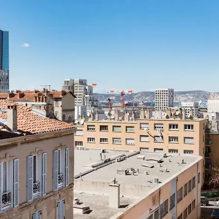 Séjour chez l'habitant Chez Lora Sdb Wc Prive Frigo Netflix Clim Docks *