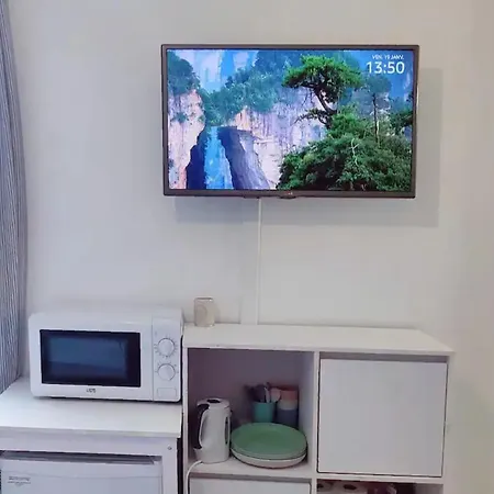 Chez Lora Sdb Wc Prive Frigo Netflix Clim Docks Séjour chez l'habitant *