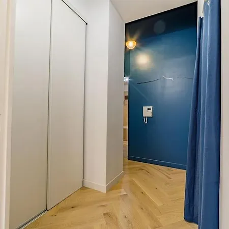 Republique Yourhosthelper Apartment *