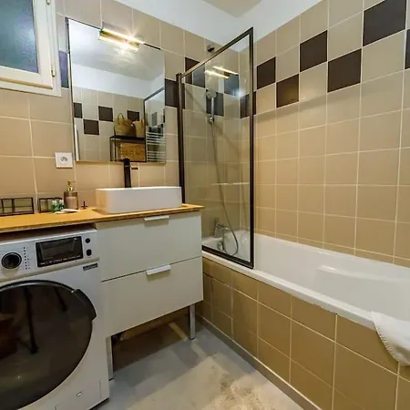 Republique Yourhosthelper Apartment