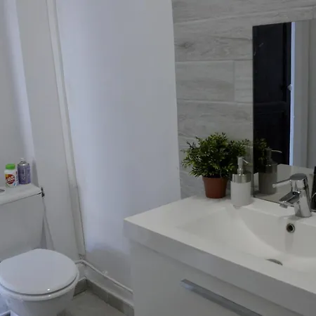 Appartement Joli T2 Refait A Neuf, Lumineux Et Accessible Marseilles