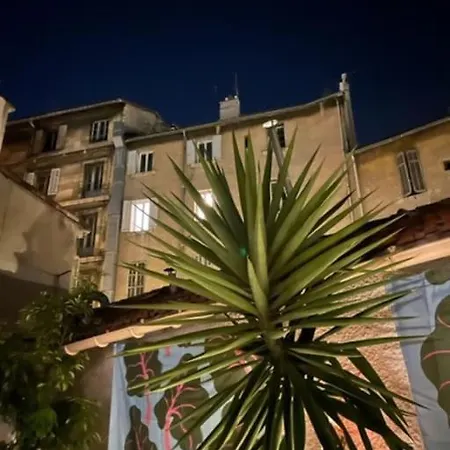 Apartment Centre Avec Patio