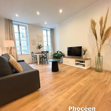 Du Vieux Port Aparthotel 4*