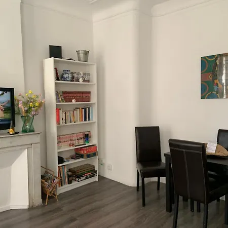 Quartier Trendy Proche De Tous Les Sites