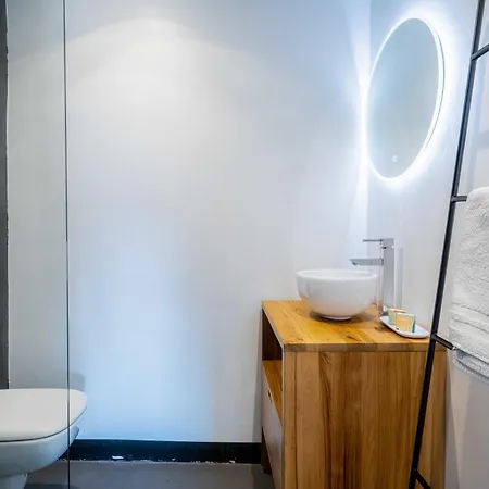 1 Bedroom In Center, Near Old Port Apartment