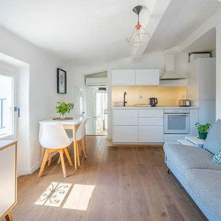 1 Bedroom In Center, Near Old Port Apartment