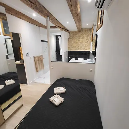 Jacuzzi, Plage, Vieux Port Apartment