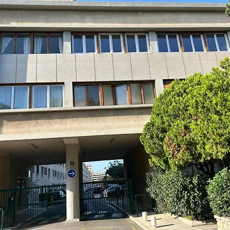 Apartment Standing, Parkings Devant Le Velodrome *