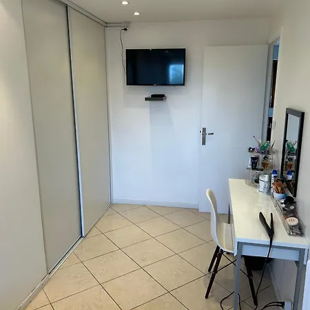 Apartment Standing, Parkings Devant Le Velodrome Marseille
