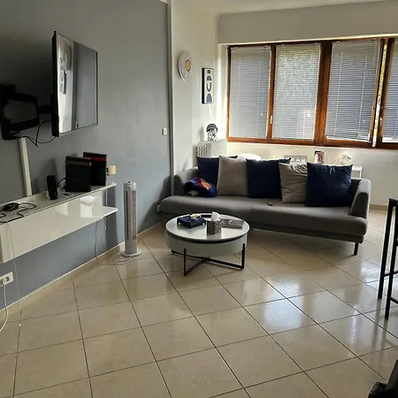 Standing, Parkings Devant Le Velodrome Apartment