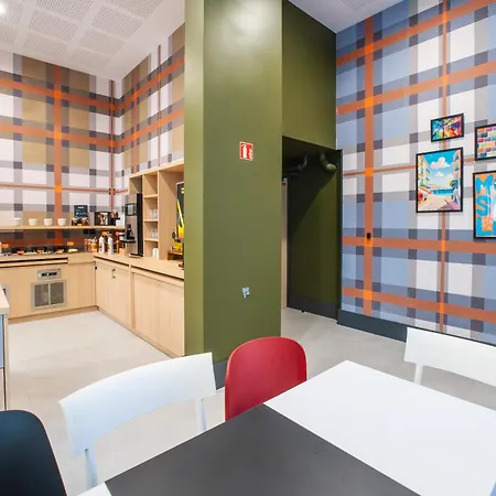 Easyhotel Euromed 2* مارسيليا