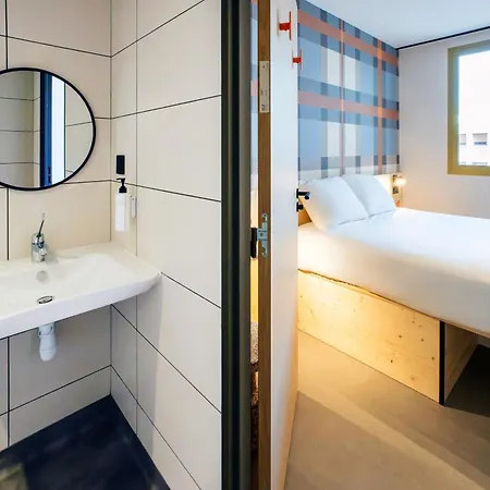 Easyhotel Euromed فندق