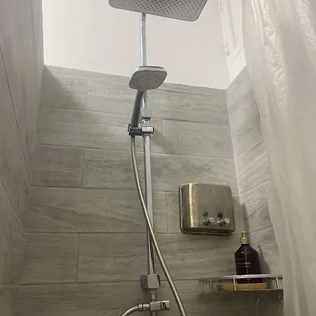 Joli T2 Refait A Neuf, Lumineux Et Accessible Appartement Marseilles