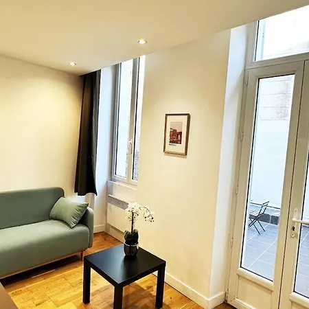 Coquet Petit Hyper Centre Lumineux Avec Terrasse * Марсель