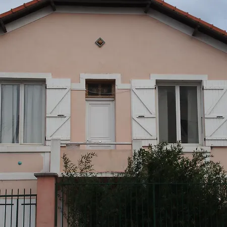 Homestay Narnia Dans Maison, Salle De Bain Et Sejour A Partager