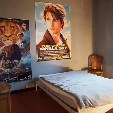 Homestay Narnia Dans Maison, Salle De Bain Et Sejour A Partager