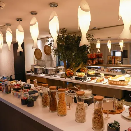 Western La Joliette Hotel 4*