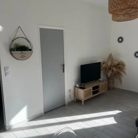 Apartment Grand T2 Climatise A 5 Min De La Gare St-charles - Vieux Port *