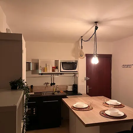 T1 En Face De La Timone Apartment *
